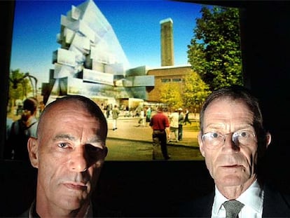 Jacques Herzog (izquierda) y Nicholas Serota, ayer ante una imagen del proyecto de ampliación de la Tate Modern.
