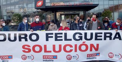 Manifestación enfrente de la sede de Duro Felguera en Gijón celebrada el pasado enero. 