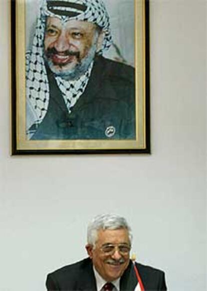 Abu Mazen, en una reunión de su Gabinete ayer en Ramala.