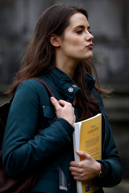 Meg Bellamy caracterizada como Kate Middleton cuando estudiaba en la Universidad. 