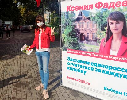 La candidata del equipo de Navalni, Ksenia Fadeyeva, que ha conseguido un escaño en Tomsk, durante la campaña electoral en agosto.