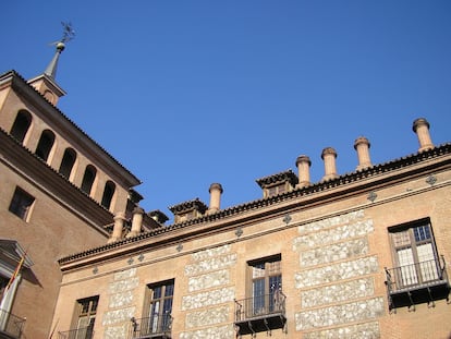 Las siete chimeneas que dan nombre a la antigua residencia del marqués de Esquilache, en la plaza del Rey de Madrid.