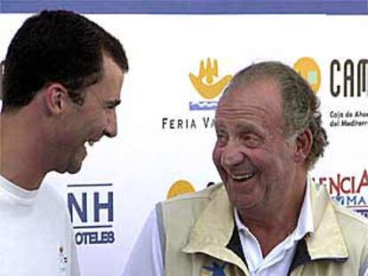 Juan Carlos I y Felipe de Borbón participaron en la tercera edición del Trofeo SM la Reina-XIV Copa Almirante Sánchez Barcáiztegui disputado en Valencia.