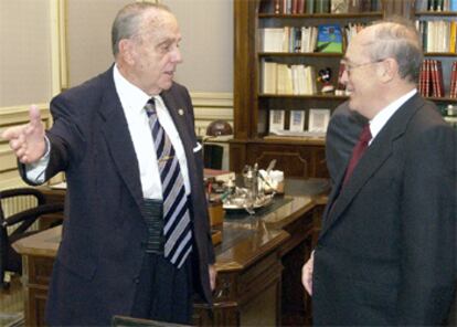 El presidente de la Xunta de Galicia, Manuel Fraga, con el líder de la patronal, José María Cuevas.