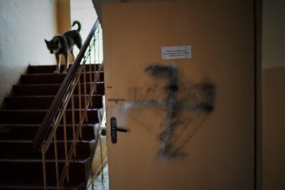  Esvástica dejada por los rusos en uno de los edificios que ocuparon en Chernóbil.