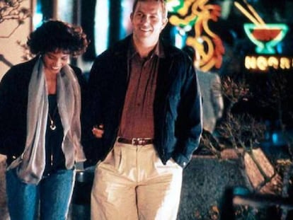 Whitney Houston y Kevin Costner en un fotograma de la película 'El guardaespaldas.