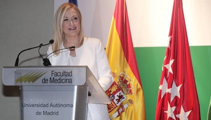 Cristina Cifuentes, esta ma&ntilde;ana, durante el acto de toma de posesi&oacute;n del nuevo rector de la Universidad Aut&oacute;noma de Madrid. 