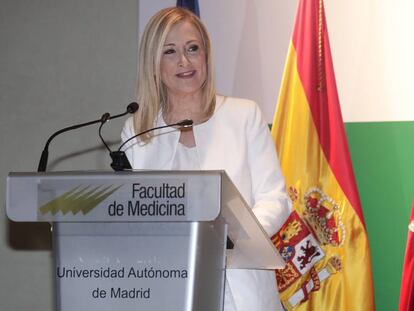 Cristina Cifuentes, esta ma&ntilde;ana, durante el acto de toma de posesi&oacute;n del nuevo rector de la Universidad Aut&oacute;noma de Madrid. 