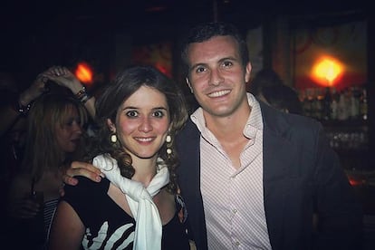 Isabel Díaz Ayuso y Pablo Casado en una imagen de "hace unos 15 años" que ella subió a sus redes sociales el pasado mes de octubre . Imagen del Instagram de Isabel Díaz Ayuso.