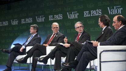 Un momento del panel dedicado a las infraestructuras y energ&iacute;a. De izda a dcha, Santiago Fern&aacute;ndez Valbuena (Telef&oacute;nica Latinoam&eacute;rica), Bernardo Figueiredo (Pte. da Empresa de Planejamento e Log&iacute;stica), Javier Moreno (director de EL PA&Iacute;S), Mauricio Tolmasquim (Pte. da Empresa de Pesquisa Energ&eacute;tica) y Jos&eacute; Ignacio S&aacute;nchez Gal&aacute;n (Pte de Iberdrola).