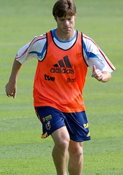 Xabi Alonso, en el entrenamiento de la selección española.