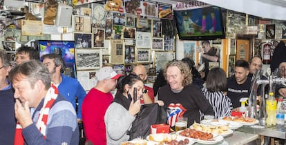 Patrons in Akelarre ahead of Atlético's game against Osasuna.