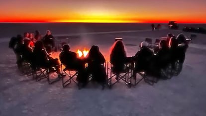 Fuego de campamento en Makgadikgadi.