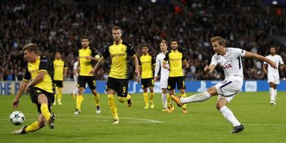 Kane mete el 3-1 al Dortmund.