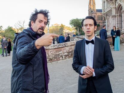 El director Félix Viscarret y el actor Marcel Borràs en el rodaje de 'Galgos'.