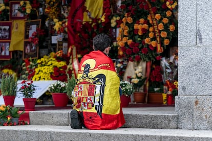 bandera preconstitucional panteón de la familia de Franco