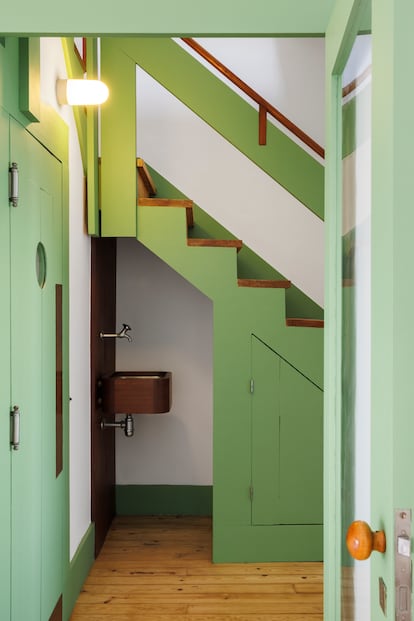 Interior de la casa familiar de Álvaro Siza en la calle de Roberto Ivens 
(Matosinhos). 