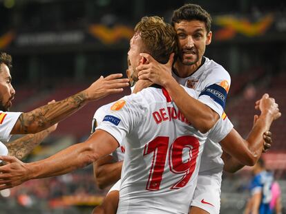 Suso, De Jong y Navas celebran un gol en la final de la Europa League.