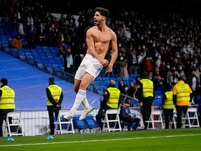 Marco Asensio celebra haber marcado el gol del Real Madrid contra el Granada.