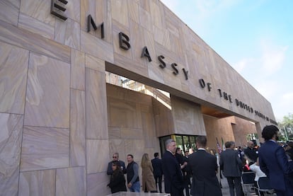 La entrada principal de la nueva Embajada de Estados Unidos, en Ciudad de México.