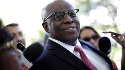 Joaquim Barbosa antes de uma reunião com líderes do PSB em Brasília no dia 19 de abril