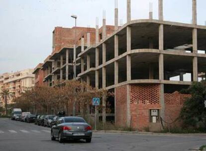 Calle Antígonas, en la barriada de Teatinos donde el ayuntamiento ha recalificado terrenos para edificar.