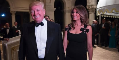 Donald Trump y Melania Trump en la fiesta de Nochevieja en Palm Beach.