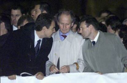 José Luis Rodríguez Zapatero, Juan María Atutxa y Juan José Ibarretxe, durante la manifestaciçon de Getxo.