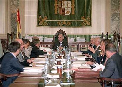 Reunión de la Junta de Fiscales de Sala, presidida por Jesús Cardenal, fiscal general.