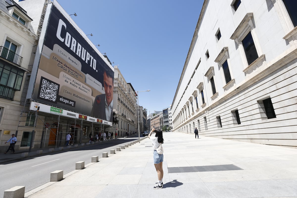 Un juez de Madrid investiga las lonas y camiones de Hazte...