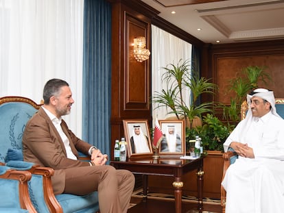 Reunión en Doha de Luca Visentini con el ministro de Trabajo de Qatar, el pasado octubre, antes de que estallara el 'Qatargate'.