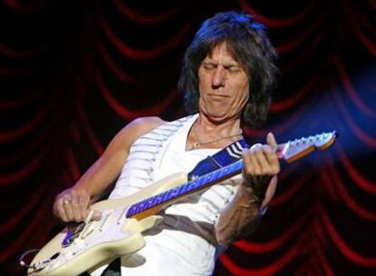 Jeff Beck, durante su actuación de ayer en Los Veranos de la Villa.