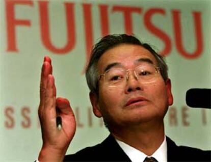 El presidente de Fujitsu, Naoyuki Akikusa, durante su rueda de prensa en Tokio