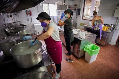 Cocina y comedor del colegio CEIP Gomez Moreno de Granada.