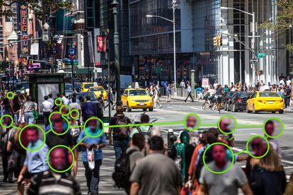 Sistema de reconocimiento facial usado en una calle de Nueva York, Estados Unidos.