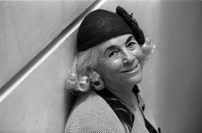 La escritora Carmen Martín Gaite, en Barcelona en 1998.