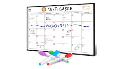 Calendario magnético sobre fondo blanco