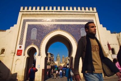 Bab Boujloud, puerta de entrada a la medina de Fez, en Marruecos.