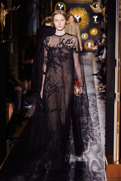 valentino no defrauda en paris con una coleccion sublime