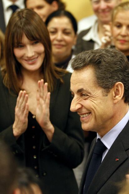 El presidente Nicolas Sarkozy y su esposa, Carla Bruni.