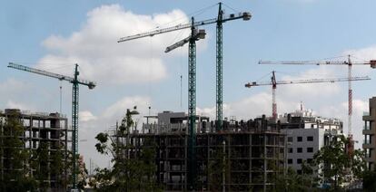 Obra de urbanización en el barrio de El Cañaveral, en Madrid. 