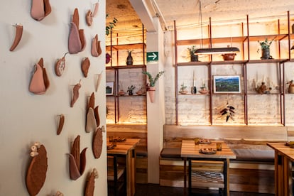 Detalles del interior del restaurante Baldío, el primer resrtaurante cero desperdicios en Ciudad de México.