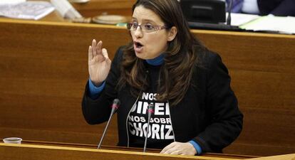 Mònica Oltra, diputada de Compromís, en las Cortes defendiendo la ILP de educación de 0 a 3 años