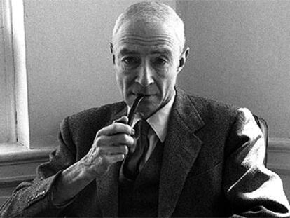 J. Robert Oppenheimer, durante una entrevista en el Instituto de Estudios Avanzados (Princeton) en 1963.