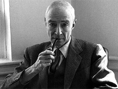 J. Robert Oppenheimer, durante una entrevista en el Instituto de Estudios Avanzados (Princeton) en 1963.