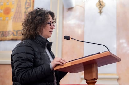 María Teresa López, una de las familiares que ha tomado la palabra en el Pleno del Ayuntamiento de Alcalá de Henares.