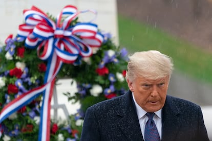 Donald Trump, este miércoles en el cementerio militar de Arlington (Virginia).