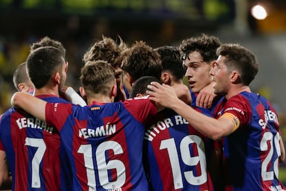 Los jugadores del FC Barcelona celebran un gol durante un partido reciente.