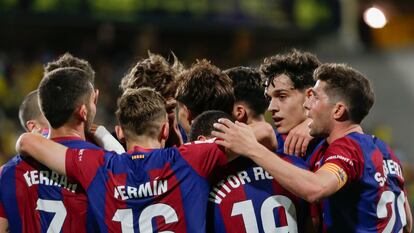 Los jugadores del FC Barcelona celebran un gol durante un partido reciente.