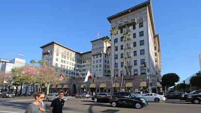 El hotel Beverly Wilshire, en Los Ángeles, donde los asaltantes arrebataron un reloj Patek Philippe valuado en un millón de dólares.